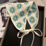  Khăn tam giác trùm đầu Nền trắng hoa xanh 