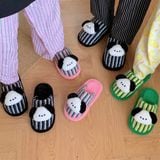  Dép lông charm cún đen trắng kẻ sọc 