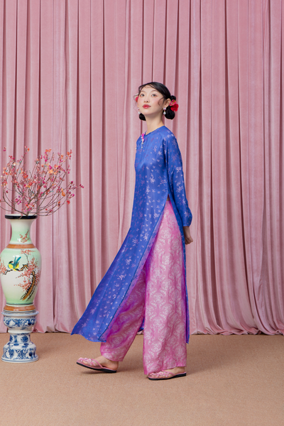 Áo dài Vân Vũ – Hoạ tiết Mai cách thuỷ | Màu xanh dương