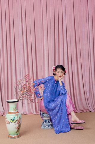 Áo dài Vân Vũ – Hoạ tiết Mai cách thuỷ | Màu xanh dương