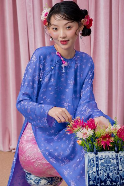 Áo dài Vân Vũ – Hoạ tiết Mai cách thuỷ | Màu xanh dương