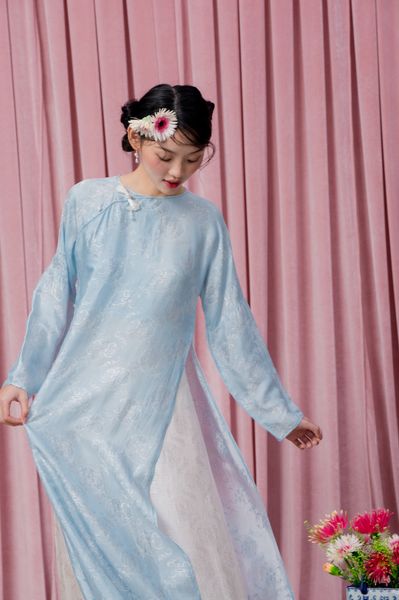 Áo dài Vân Vũ – Hoạ tiết thọ dơi | Màu xanh da trời