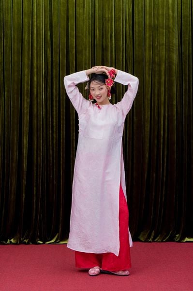 Áo dài Vân Vũ – Hoạ tiết thọ dơi | Màu hồng phớt