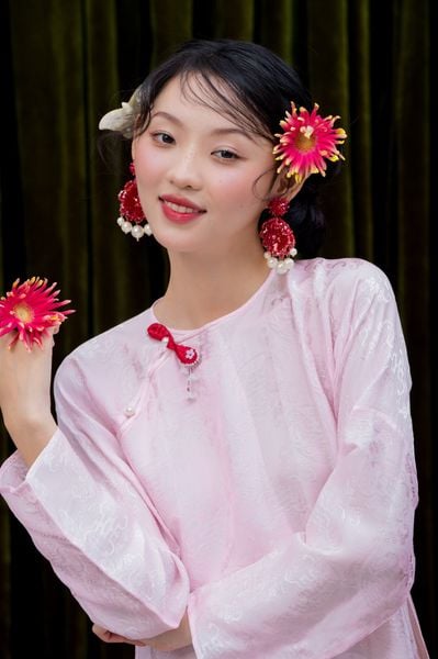 Áo dài Vân Vũ – Hoạ tiết thọ dơi | Màu hồng phớt