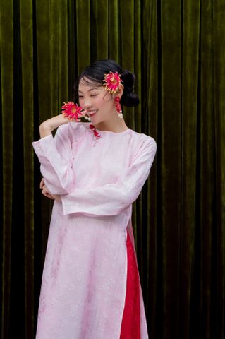 Áo dài Vân Vũ – Hoạ tiết thọ dơi | Màu hồng phớt