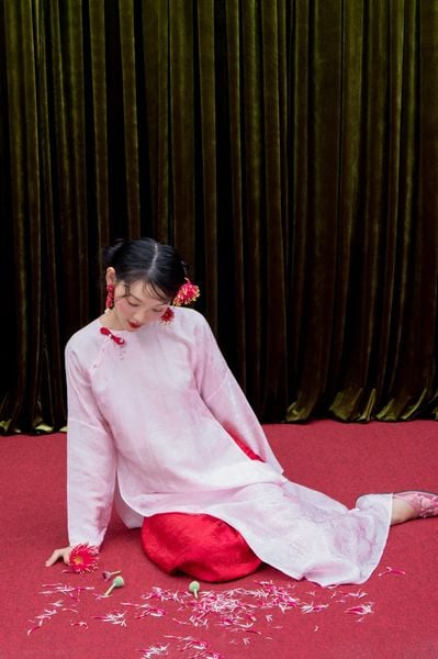 Áo dài Vân Vũ – Hoạ tiết thọ dơi | Màu hồng phớt