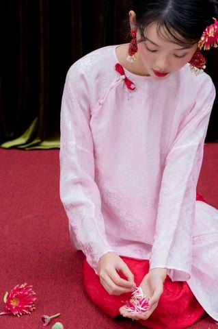 Áo dài Vân Vũ – Hoạ tiết thọ dơi | Màu hồng phớt