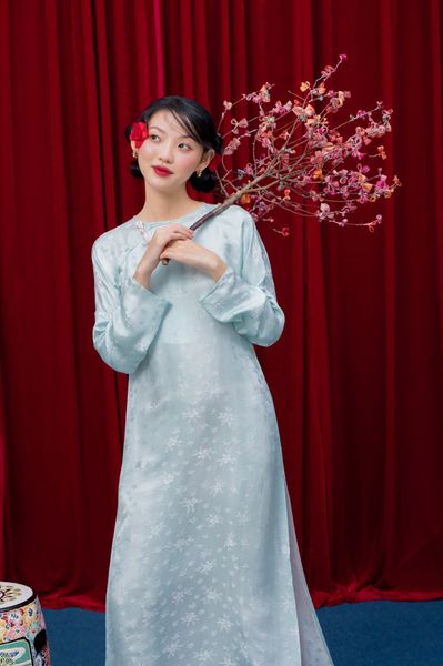 Áo dài Vân Vũ – Hoạ tiết Mai cách thuỷ | Màu xanh ngọc