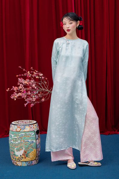 Áo dài Vân Vũ – Hoạ tiết Mai cách thuỷ | Màu xanh ngọc
