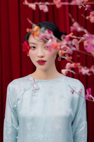 Áo dài Vân Vũ – Hoạ tiết Mai cách thuỷ | Màu xanh ngọc