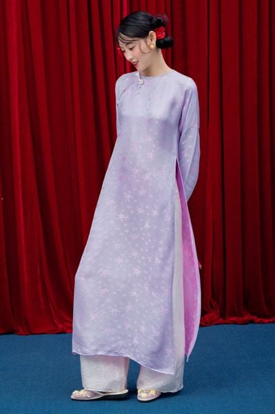 Áo dài Vân Vũ – Hoạ tiết Mai cách thuỷ | Màu tím nhạt