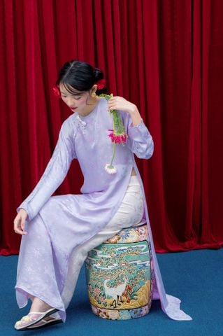 Áo dài Vân Vũ – Hoạ tiết Mai cách thuỷ | Màu tím nhạt