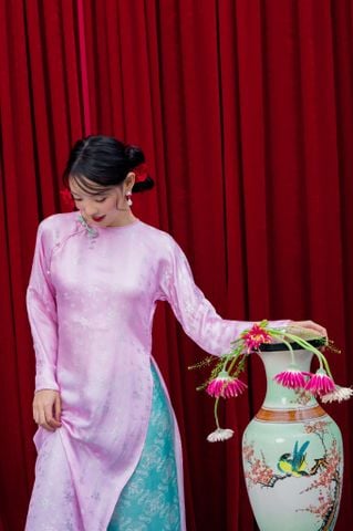 Áo dài Vân Vũ – Hoạ tiết Mai cách thuỷ | Màu hồng