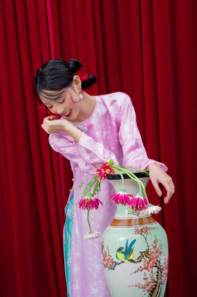 Áo dài Vân Vũ – Hoạ tiết Mai cách thuỷ | Màu hồng