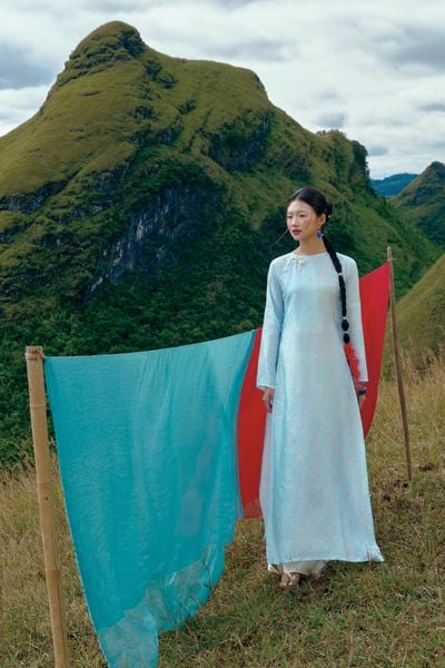 Áo dài Vân Vũ – Hoạ tiết thọ dơi | Màu xanh da trời