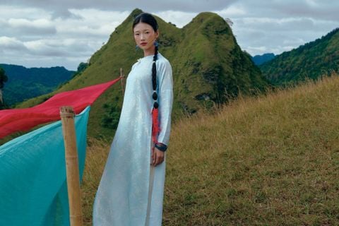 Áo dài Vân Vũ – Hoạ tiết thọ dơi | Màu xanh da trời