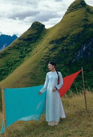 Áo dài Vân Vũ – Hoạ tiết thọ dơi | Màu xanh da trời