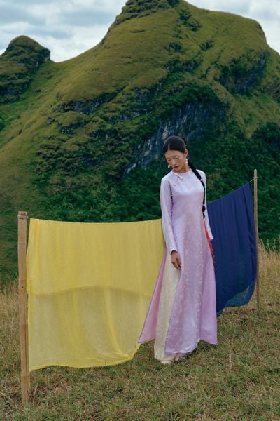 Áo dài Vân Vũ – Hoạ tiết Mai cách thuỷ | Màu tím nhạt