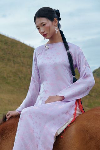 Áo dài Vân Vũ – Hoạ tiết Mai cách thuỷ | Màu tím nhạt
