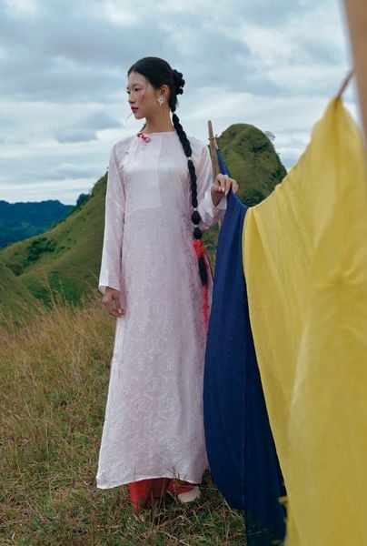 Áo dài Vân Vũ – Hoạ tiết thọ dơi | Màu hồng phớt