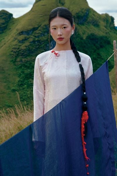 Áo dài Vân Vũ – Hoạ tiết thọ dơi | Màu hồng phớt