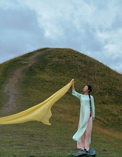 Áo dài Vân Vũ – Hoạ tiết Mai cách thuỷ | Màu xanh ngọc