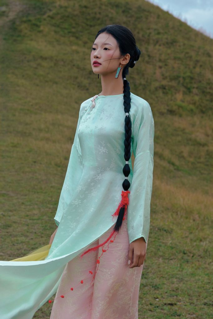 Áo dài Vân Vũ – Hoạ tiết Mai cách thuỷ | Màu xanh ngọc