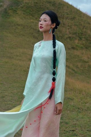 Áo dài Vân Vũ – Hoạ tiết Mai cách thuỷ | Màu xanh ngọc