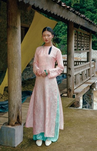 Áo dài Vân Vũ – Hoạ tiết thọ dơi | Màu cam đào