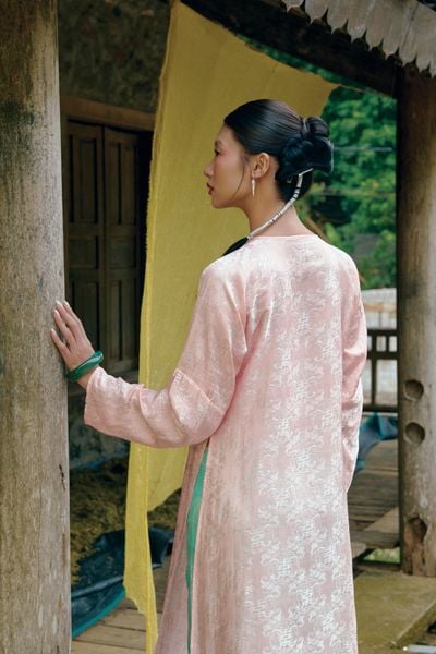 Áo dài Vân Vũ – Hoạ tiết thọ dơi | Màu cam đào