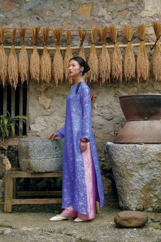 Áo dài Vân Vũ – Hoạ tiết Mai cách thuỷ | Màu xanh dương