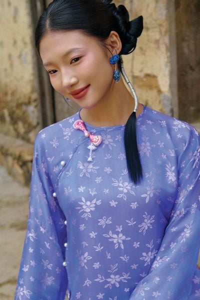 Áo dài Vân Vũ – Hoạ tiết Mai cách thuỷ | Màu xanh dương