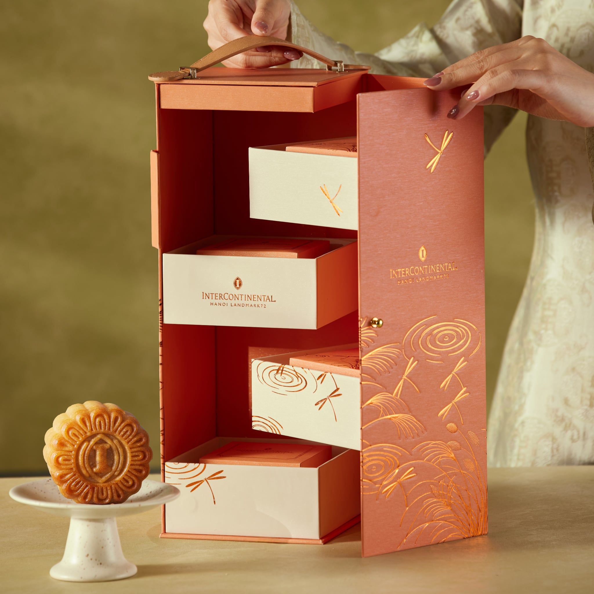 CLASSIC BOX 4 BÁNH - BÁNH TRUNG THU CAO CẤP INTERCONTINENTAL LANDMARK 72
