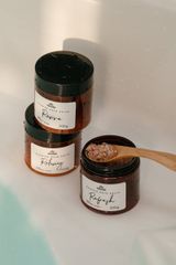 Muối tắm NauNau Bath Salt Relaxing 200g giúp tẩy tế bào chết, giảm stress, mang lại cảm giác tươi tắn, sảng khoái