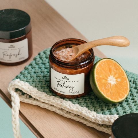 Muối tắm NauNau Bath Salt Relaxing 200g giúp tẩy tế bào chết, giảm stress, mang lại cảm giác tươi tắn, sảng khoái