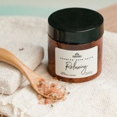 Muối tắm NauNau Bath Salt Relaxing 200g giúp tẩy tế bào chết, giảm stress, mang lại cảm giác tươi tắn, sảng khoái