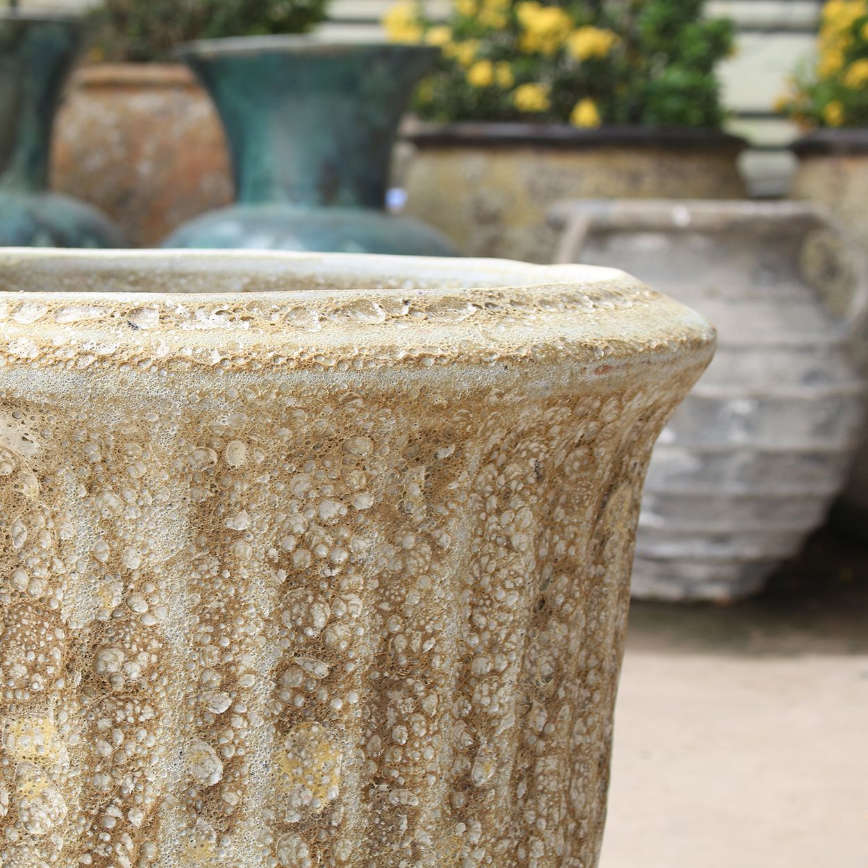  Classic Ceramic Urn Planter with Textured Antique Finish | AUV119 
