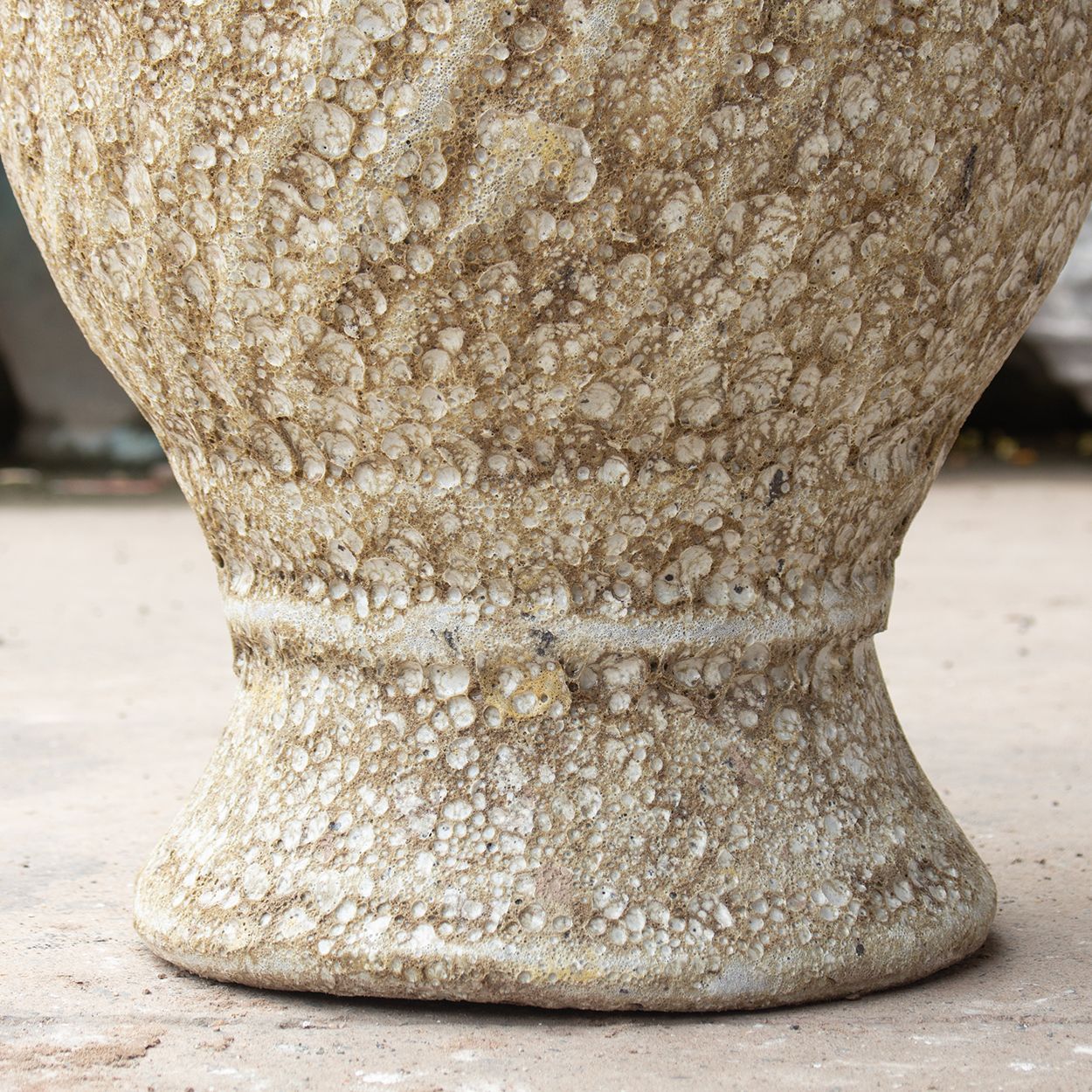  Classic Ceramic Urn Planter with Textured Antique Finish | AUV119 