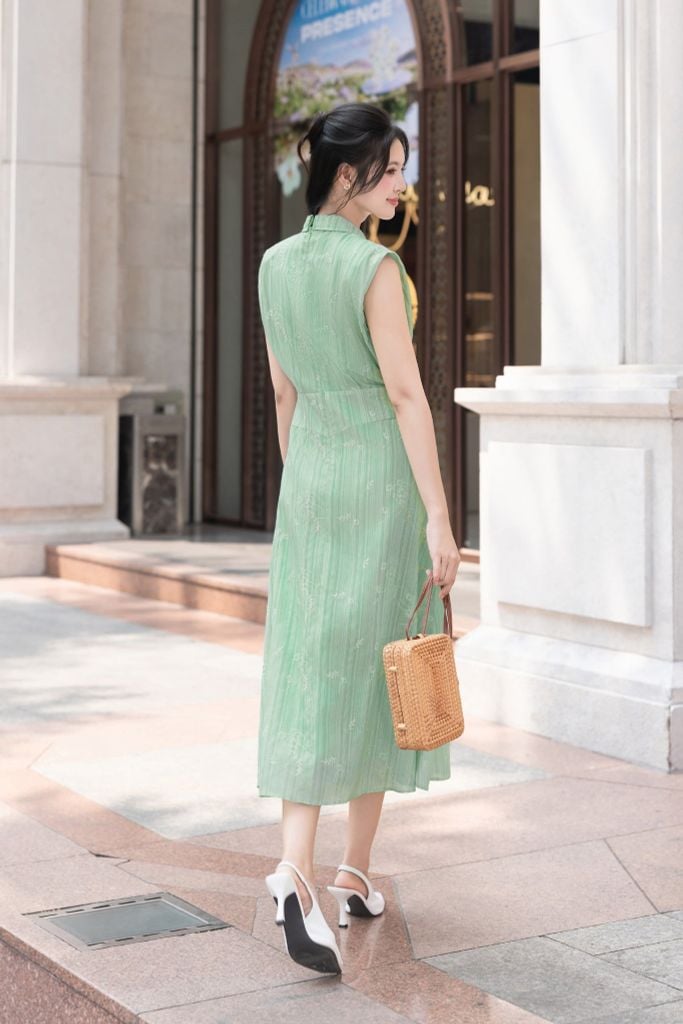  ĐẦM XANH THÊU HOA D64112 