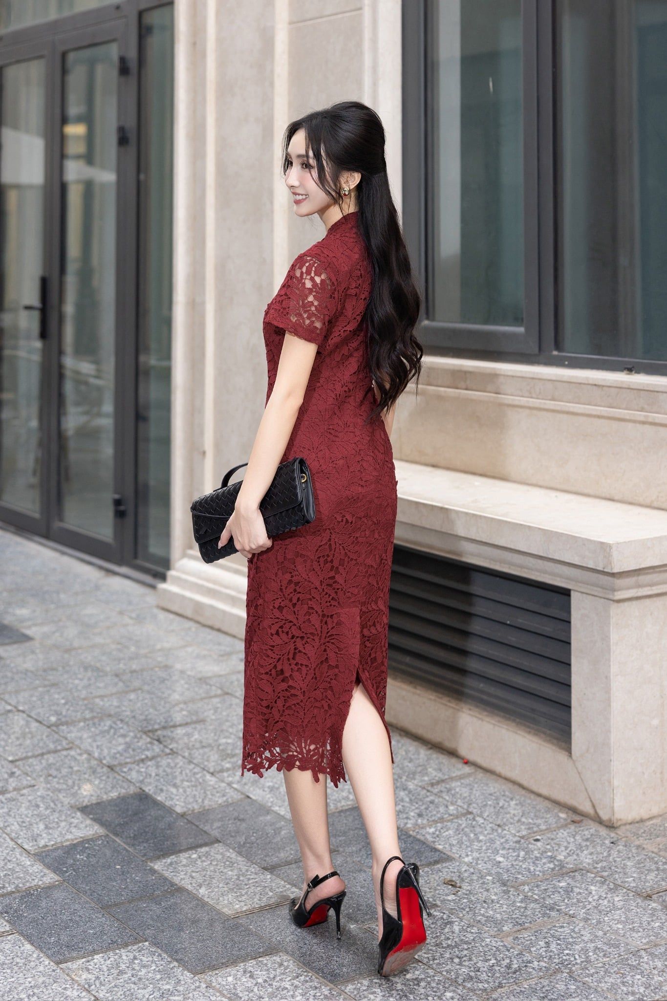 ĐẦM ÔM REN ĐỎ D06512