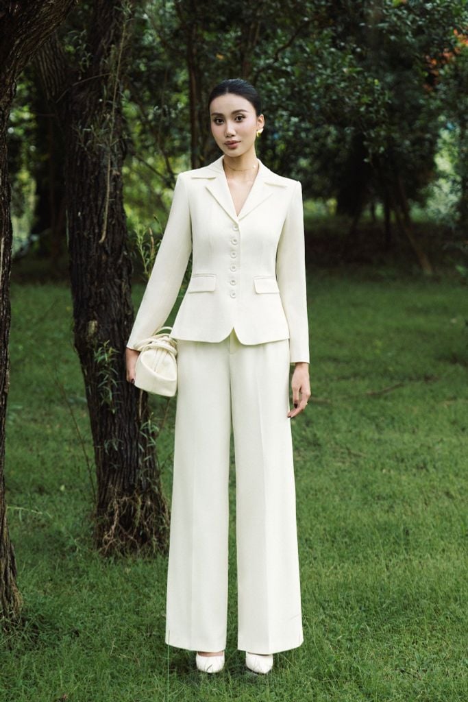 ÁO VEST TRẮNG AK06672