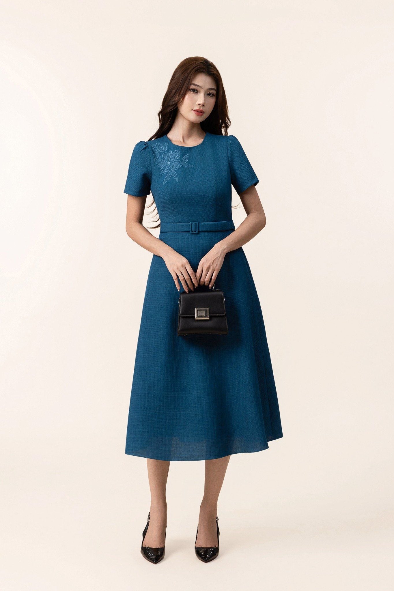 ĐẦM THIẾT KẾ THÊU HOA D05462