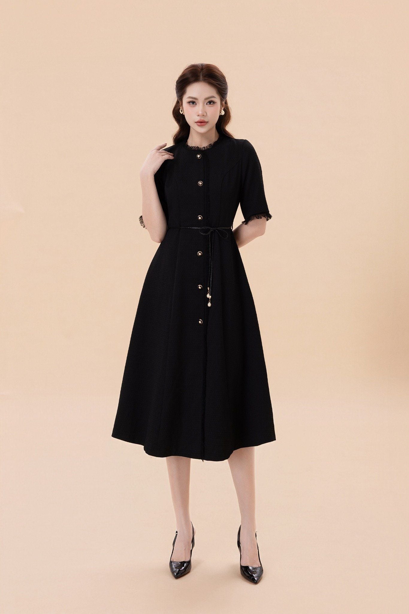 ĐẦM ĐEN KÈM ĐAI DA D06402