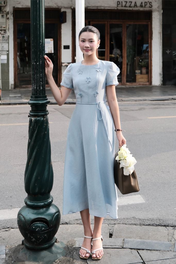 ĐẦM THIẾT KẾ ĐÍNH HOA NỔI D02782