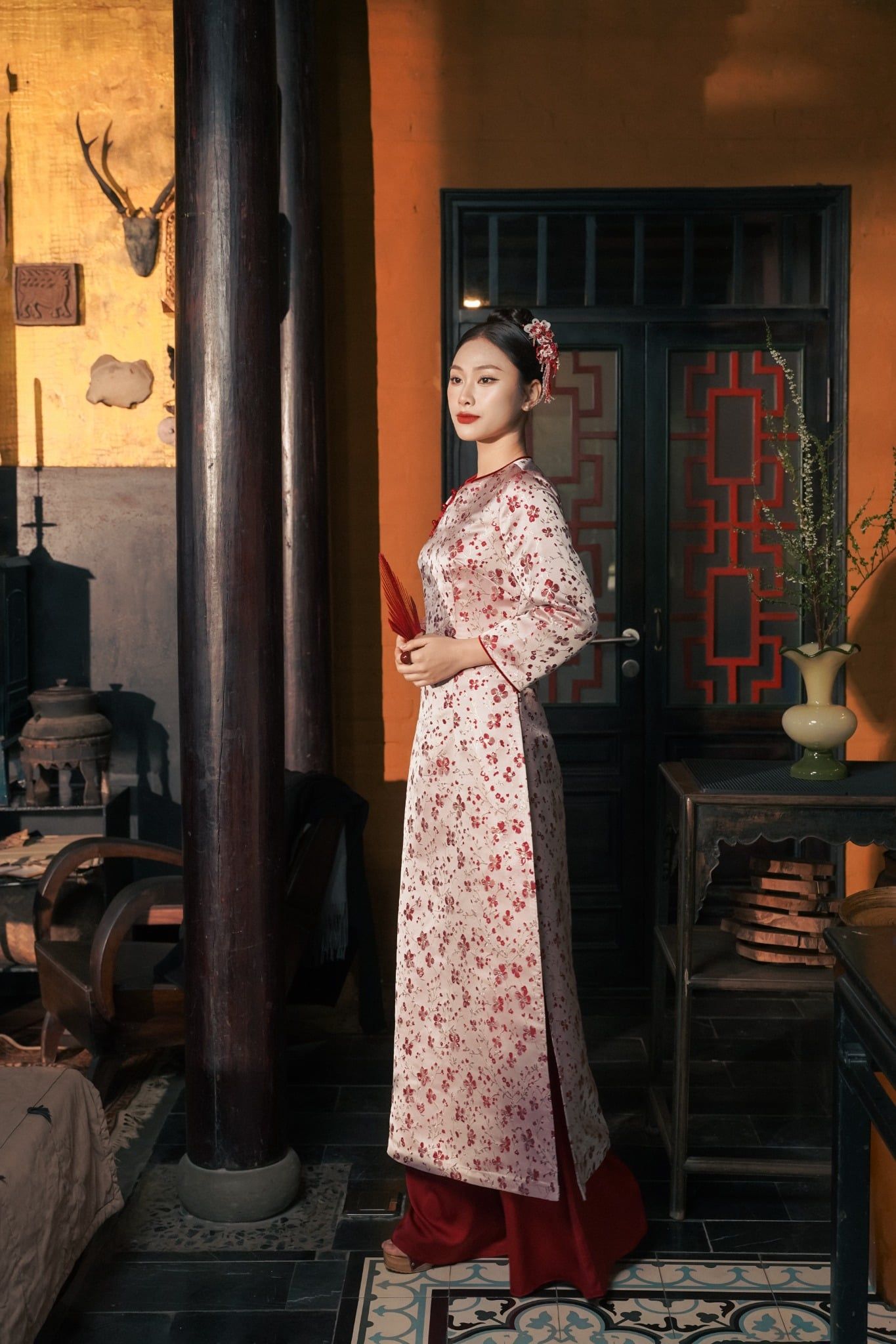 ÁO DÀI GẤM HOA ĐỎ AD08892