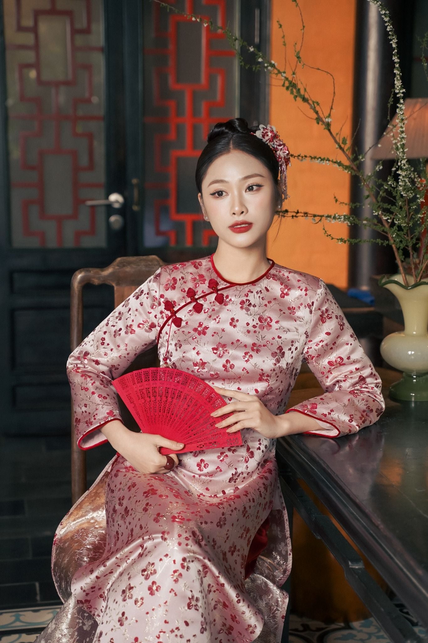 ÁO DÀI GẤM HOA ĐỎ AD08892