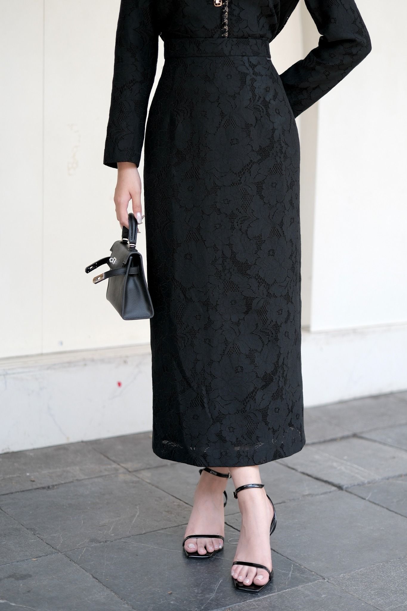 CHÂN VÁY REN Z04442