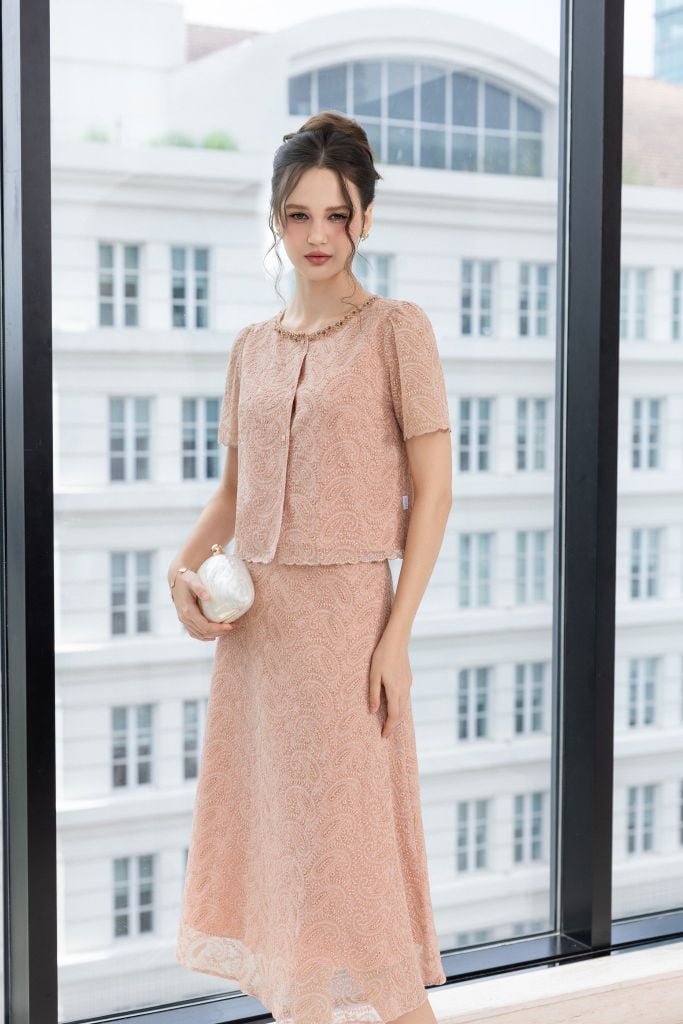 ÁO REN CỔ ĐÍNH CƯỜM AK05652