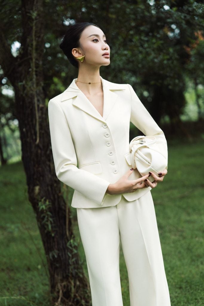  ÁO VEST TRẮNG AK06672 