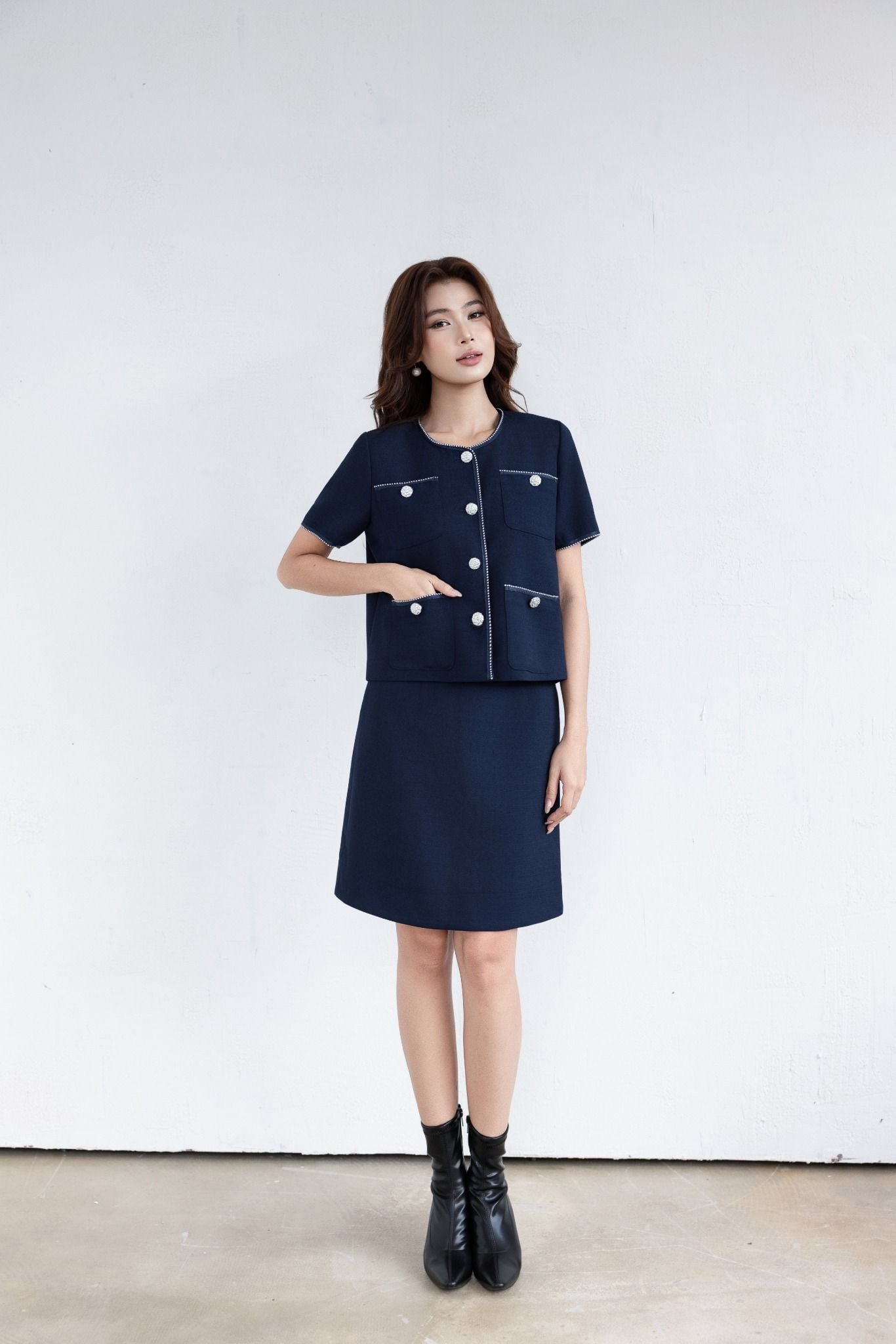 ÁO THIẾT KẾ PHỐI VIỀN TRẮNG AK63052